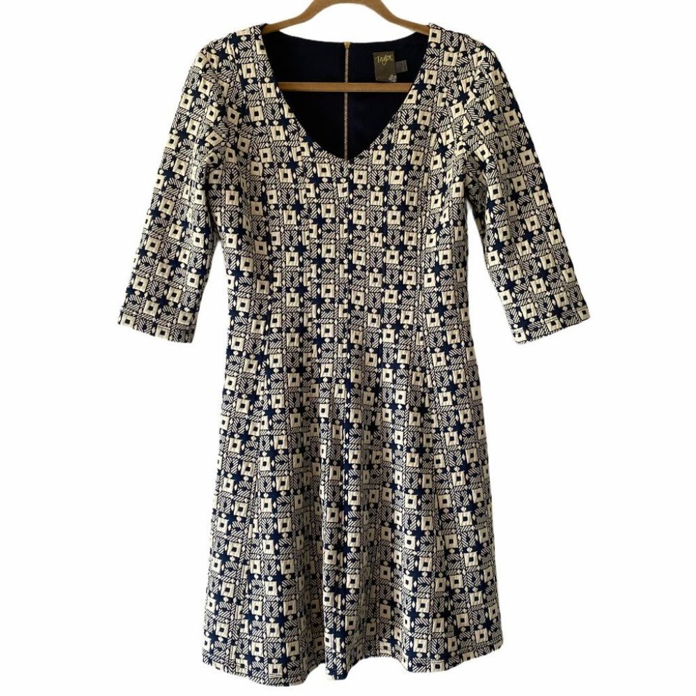 Just Taylor Size 8 Blue and White Patterned Dress